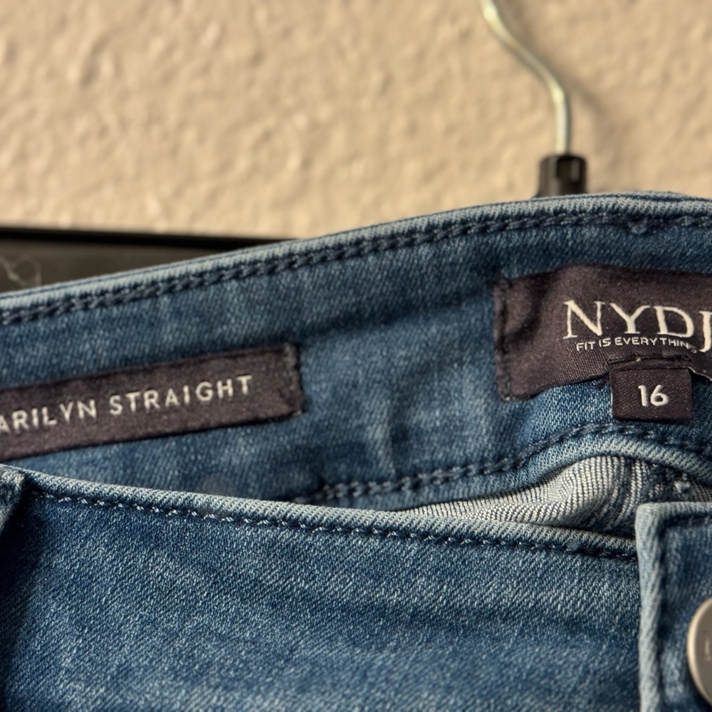 BARELY WORN, LIKE NEW - NYDJ jeans